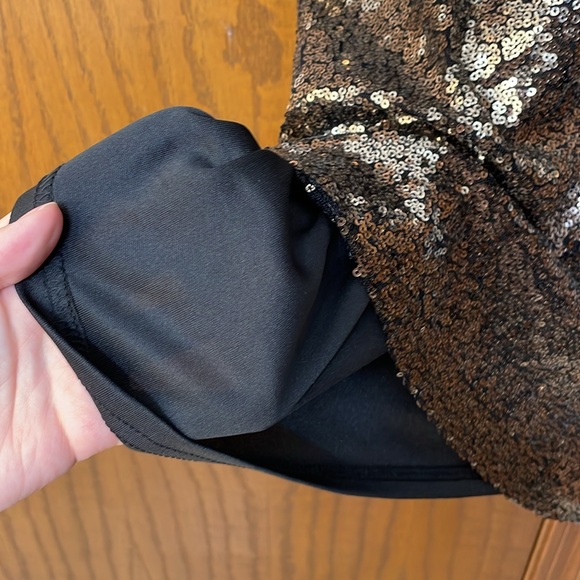 KIKI LARUE NWT Women’s Size Large Gold Black Sequin Holiday Top V-Neck “Crosby” - Picture 8 of 9